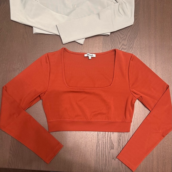 Square-neck Crop Top - Picture 3 of 3